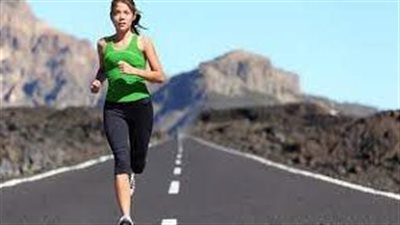 بحث جديد يكشف أن تحريك الذراعين أثناء الركض.. لا يزيد السرعة