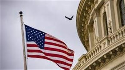  البيت الأبيض: الإدارة الأمريكية لا تزال توصي الأفراد بارتداء الكمامات خلال التنقل