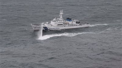 خفر السواحل الياباني: 10 أشخاص على الأقل لقوا مصرعهم جراء حادث غرق قارب سياحي