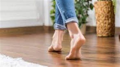  فوائد المشي على أصابع القدمين في حرق السعرات الحرارية وتقوية العضلات