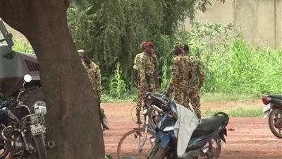 مقتل 10 أشخاص جراء هجوم على وحدة عسكرية ببوركينا فاسو