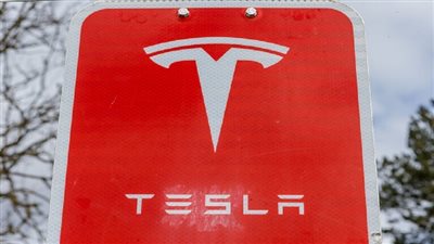 هبوط أسهم تسلا بعد إعلان استحواذ ماسك على تويتر