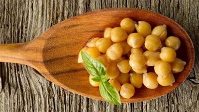 هل يحتوي الحمّص على مادة تحاكي تأثير هرمون الاستروجين؟