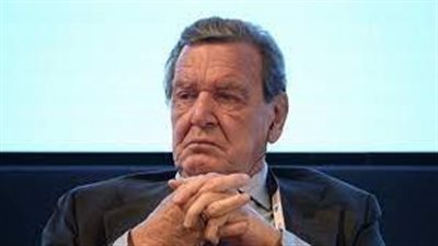 ماذا وراء الضغوط على المستشار الألماني الأسبق لينسحب من حزبه؟