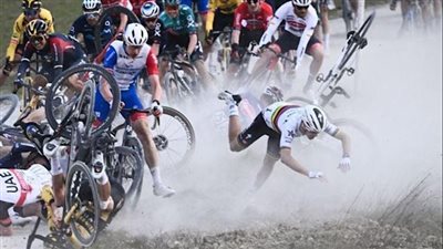 شاهد.. الفرنسي جوليان ألافيليب بطل العالم للدراجات يتعرض لحادث مروع