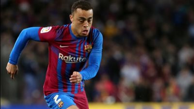 برشلونة الإسباني يعلن غياب مدافعه الأمريكي سيرجينو ديست عن الملاعب 