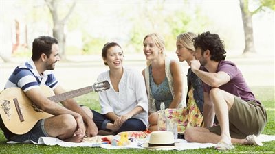 كيف تلعب نوعية الموسيقى أثناء تناول الطعام دورا مهما في فتح شهيتك للأكل؟