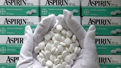 هل هناك علاقة بتناول الاسبرين والوقاية من النوبات القلبية والسكتات الدماغية؟