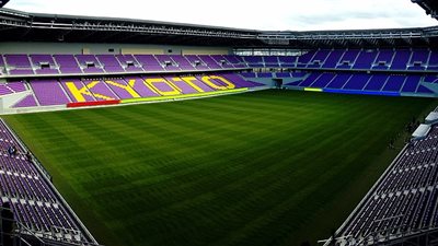 فريق كيوتو سانغا يسجل هدفا جميلا بطريقة 