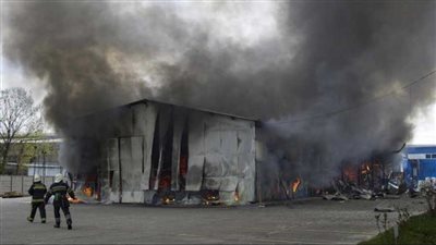 اندلاع حريق في مستودع للأسلحة في قرية روسية بالقرب من الحدود مع أوكرانيا