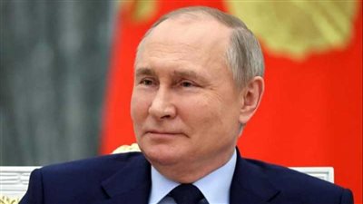 الرئيس الروسي يهنئ نظيره الفرنسي إيمانويل ماكرون بإعادة انتخابه