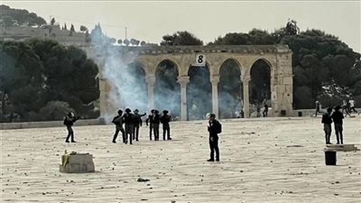 فلسطين.. إصابة 12 في مواجهات مع الاحتلال بالمسجد الأقصى
