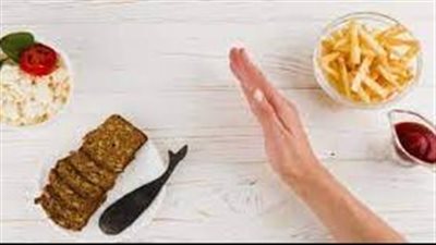 الأشخاص الذين يعانون من التهاب المعدة عليهم بالامتناع عن هذه الأطعمة