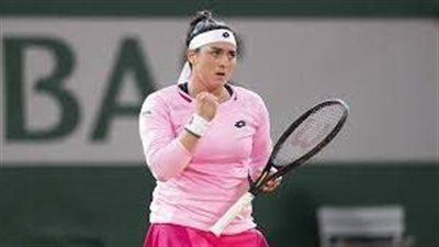 التونسية أنس جابر تواصثل تقدمها في بطولة مدريد للتنس عقب فوزها على 