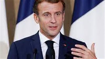 الرئيس الفرنسي يزور جنديا لبنانيا يتلقى العلاج في بلاده فرنسا.. ماذا حدث؟