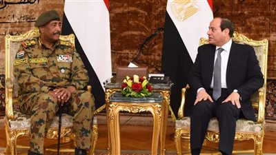 الرئيس المصري يهنئ رئيس مجلس السيادة السوداني بحلول عيد الفطر