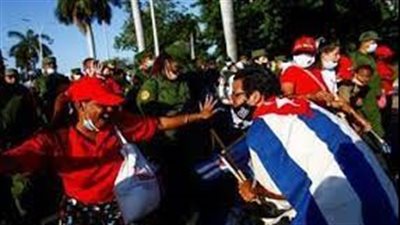  الكوبيون يحتفلون بعيد العمال في الشوارع للمرة الأولى منذ بداية جائحة كورونا