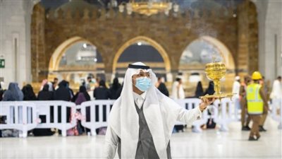 تطييب وتبخير المسجد الحرام بأفخر وأجود أنواع الطيب (صور)