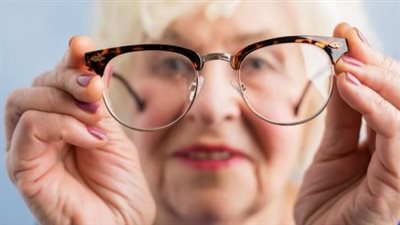 دراسة تكشف أن تحسّن البصر يمنع الخرف