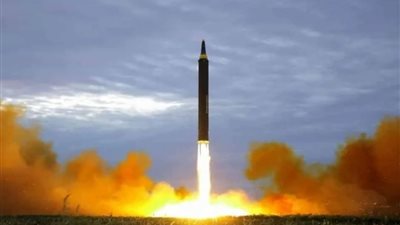 كوريا الشمالية تطلق 