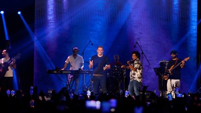 وسط حضور جماهيري كبير.. عمرو دياب يتألق في حفل «الاتحاد أرينا» 