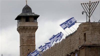 استفزاز الاحتلال.. أول صورة لرفع العلم الإسرائيلي على المسجد الأقصى