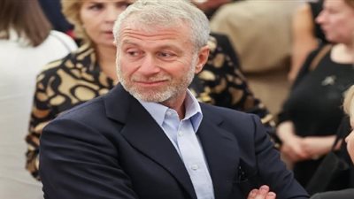 بريطانيا تجمد أصول مجموعة الصلب إيفراز لرومان أبراموفيتش