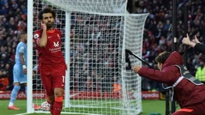 الثنائي كريستيانو رونالدو ومحمد صلاح يتصدران التشكيلة المثالية للدوري الإنجليزي 
