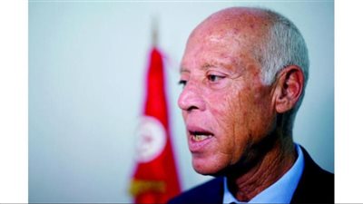  مئات التونسيين يتظاهرون لتأييد الرئيس قيس سعيد ودعم خطواته 