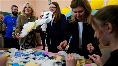 جيل بايدن تعبر الحدود للبلد الواقع في شرق أوروبا في زيارة لم يعلن عنها مسبقا