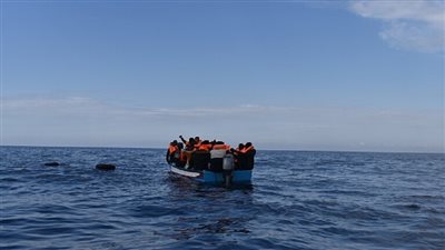 فقدان 28 مهاجرا غرق زورقهم قبالة جزر الكناري