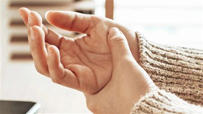 حالة الأصابع واليدين تحذر من أمراض القلب الخطيرة