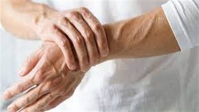 المشروبات والأطعمة المعلبة ومنتجات الألبان الدسمة التي تسبب التهاب المفاصل