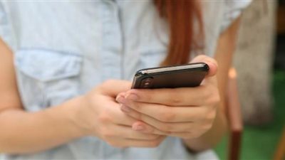 دراسة: الهواتف المحمولة قد تكون مسؤولة عن خطر الإصابة بمرض الزهايمر