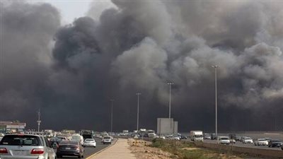 السيطرة على حريق بمجمع تجاري كبير في السعودية