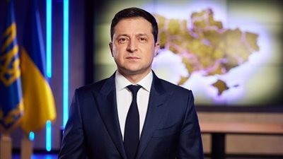  زيلينسكي يعتبر أن إيمانويل ماكرون يحاول عبثًا الحوار مع نظيره الروسي