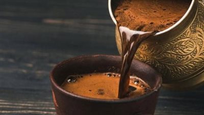 علماء يكشفون الحقيقة.. ماذا يحدث لجسمك عند الإفراط في شرب القهوة؟