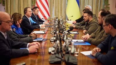 وفد من الكونجرس يلتقي الرئيس الأوكراني في كييف