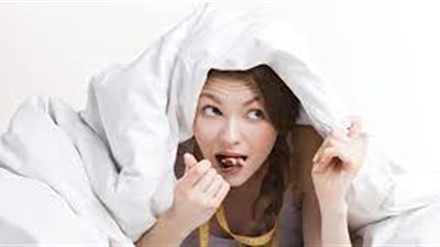 تجنب تناول الآيس كريم قبل النوم (الأسباب)