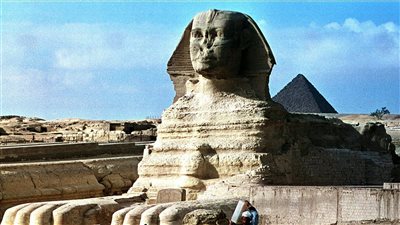 أستاذ حضارة فرعونية: العوامل البيئية تسببت في وقوع أجزاء من تمثال أبو الهول