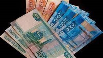 الروبل يستأنف تقدمه أمام الدولار مع إعادة فتح بورصة موسكو أبوابها
