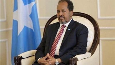الرئيس الصومالي الجديد يؤدي اليمين الدستورية