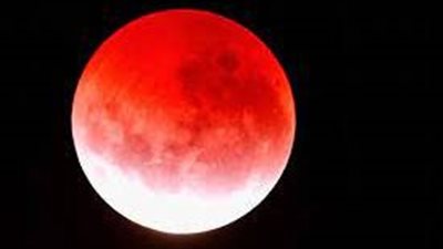  سماء  مصر تشهد خسوفًا جزئيًا للقمر فجر الاثنين 