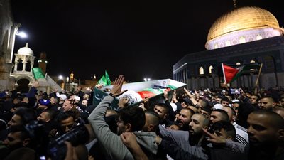 إصابة 37 فلسطينيًا في مواجهات مع قوات الأمن الإسرائيلية خلال تشيع جنازة شاب