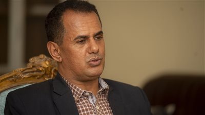 منصور صالح: نخوض حربًا مع منظومة وقوى يمنية مرتبطة مع تنظيمات إرهابية متمرسة في الإرهاب