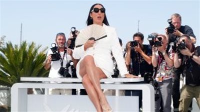 الممثلة الإسبانية روسي دي بالما تخطف الأضواء خلال حفل افتتاح مهرجان كان السينمائي