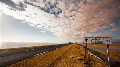 الجزائر تعيد فتح حدودها مع تونس وليبيا