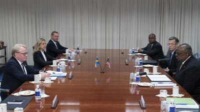 وزيرا الدفاع الأمريكي والسويدي يبحثان الأمن الأوروبي وعضوية السويد بالناتو