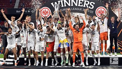  بعد غياب دام 42 عاما.. آينتراخت فرانكفورت الألماني بطلا للدوري الأوروبي للمرة الثانية في تاريخه