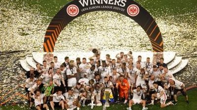 شاهد فيديو تتويج آينتراخت فرانكفورت بالدوري الأوروبي